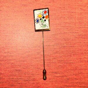 Pablo Picaso  Bouquet de fleurs Vintage Pin